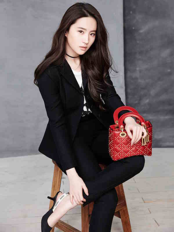 <a target=_blank href=http://brand.fengsung.com/dior/ >迪奥</a>携手刘亦菲文雅演绎<a target=_blank href=http://brand.fengsung.com/dior/ >Dior</a> 2017春夏之美