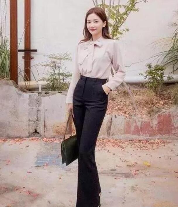 穿喇叭裤