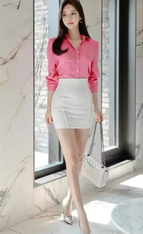 桃粉红衬衫 白色包臀短裙 肉色丝袜 银色细高跟鞋